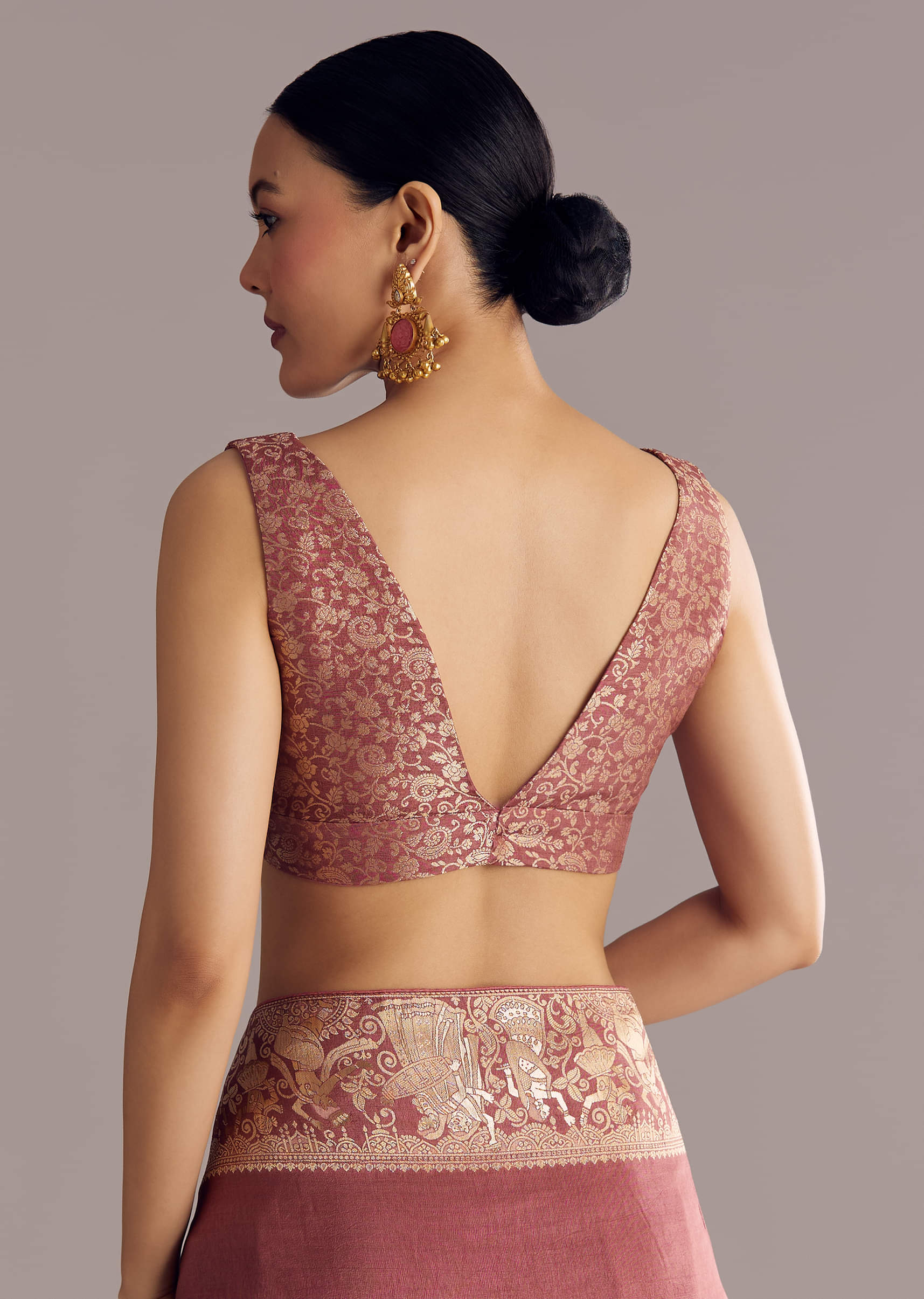Onion Pink Dola Silk Saree With Zari Motifs Pallu