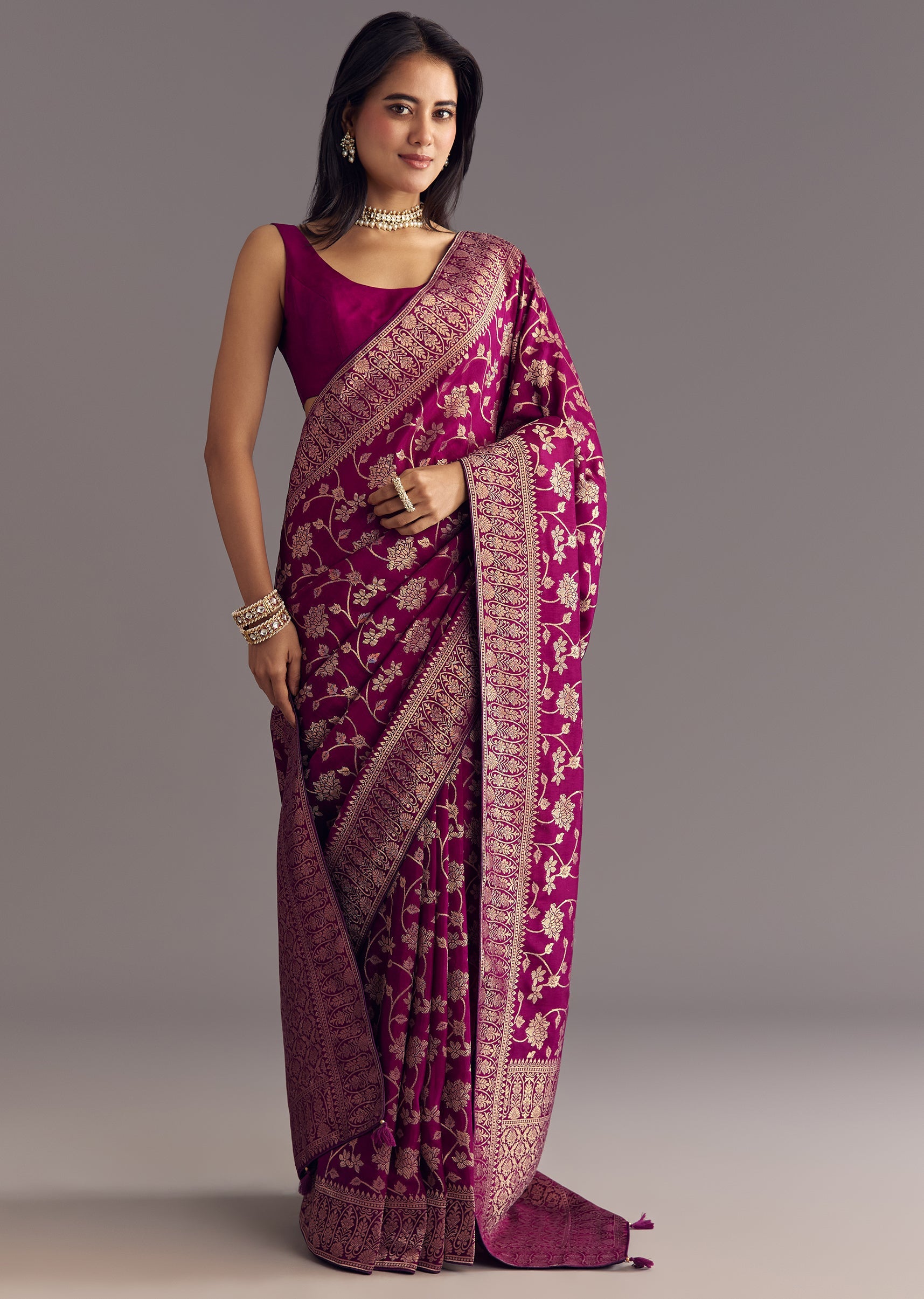 Wine Dola Silk Saree With Zari Jaal And Border Work