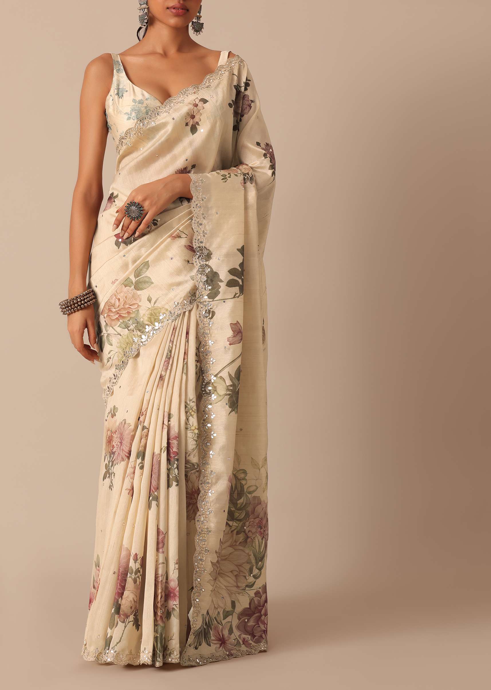 White Tussar Saree With Scallop Border And Unstitched Blouse Piece